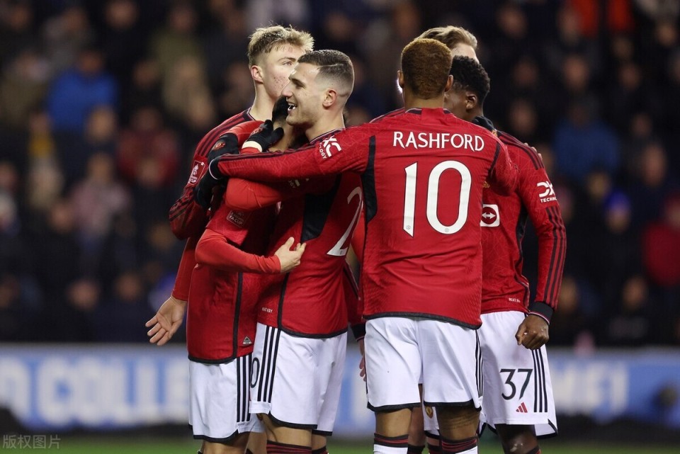 亿德体育官方app下载曼联围绕足总杯复出首秀亚特兰大战术微调备战社区盾，网友：达拉斯独行侠加时末段防线松动(曼联社区盾迎战曼城直播)